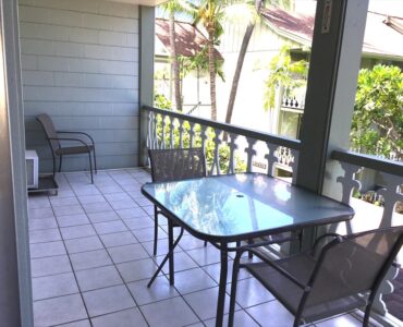 Huge lanai overlooking the pool