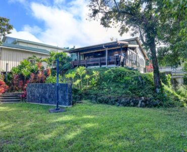 Looking at the rear of the restaurant from the ocean side of the property.  You re looking back towards Mamane Street.