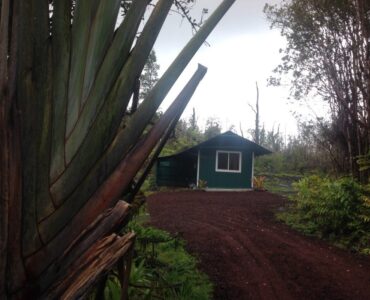 Offgrid in Rain Forest of Hawaii's Eden Roc